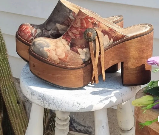 SUECOS DE CUERO ESTAMPADOS